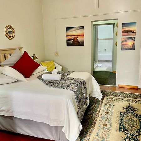 Dreamers Guesthouse - No Loadshedding キング・ウィリアムズ・タウン エクステリア 写真