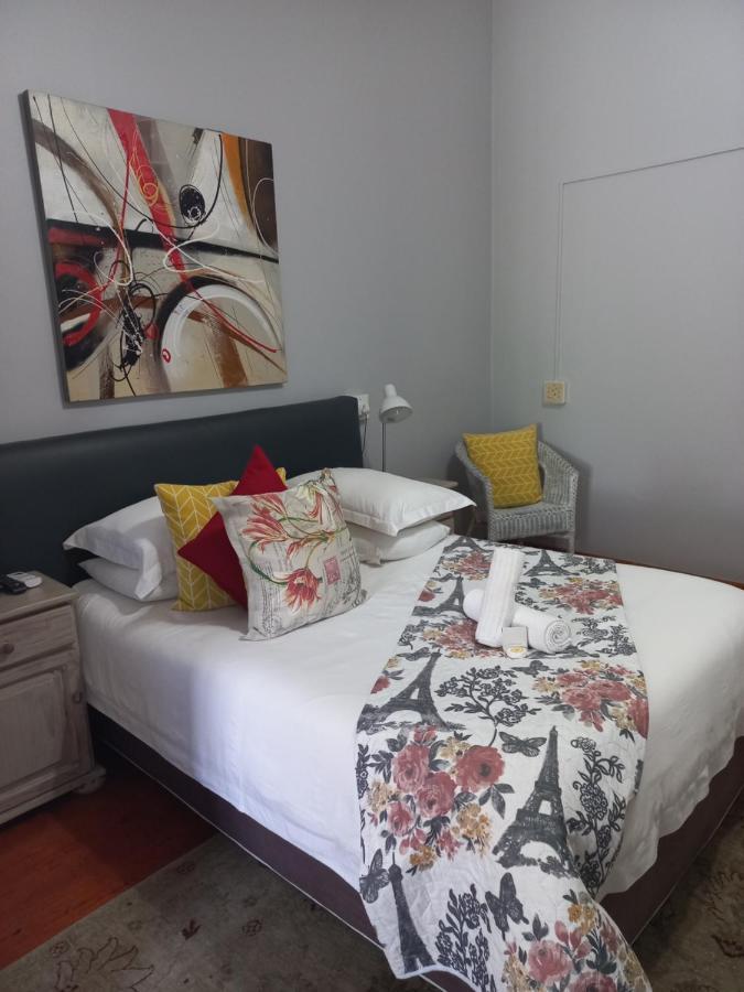 Dreamers Guesthouse - No Loadshedding キング・ウィリアムズ・タウン エクステリア 写真
