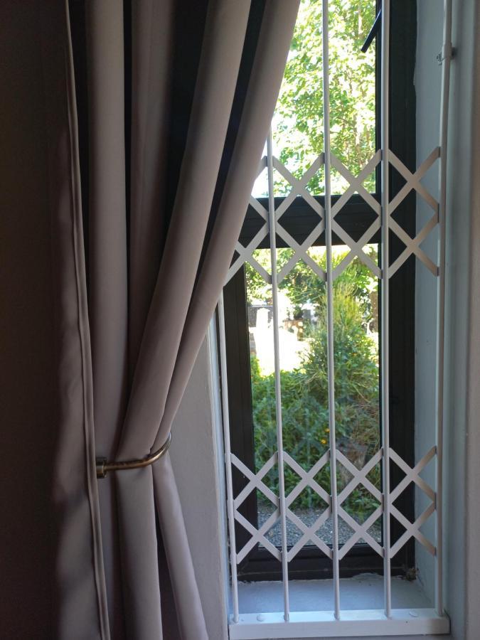 Dreamers Guesthouse - No Loadshedding キング・ウィリアムズ・タウン エクステリア 写真