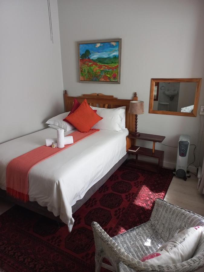 Dreamers Guesthouse - No Loadshedding キング・ウィリアムズ・タウン エクステリア 写真